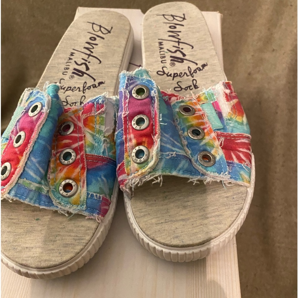 New with box blowfish sandals